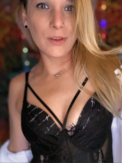 ๐๐๐๐๐ ๐๐๐ ๐๐๐ฟ๐๐ (@alliesxxx) OnlyFans profile photo