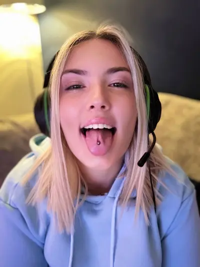 BRITISH BRANDI RAEE๐ OnlyFans