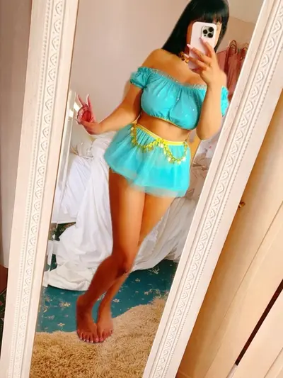 MOMO️UR GF (@itsmomosweeterthansweet) OnlyFans profile photo