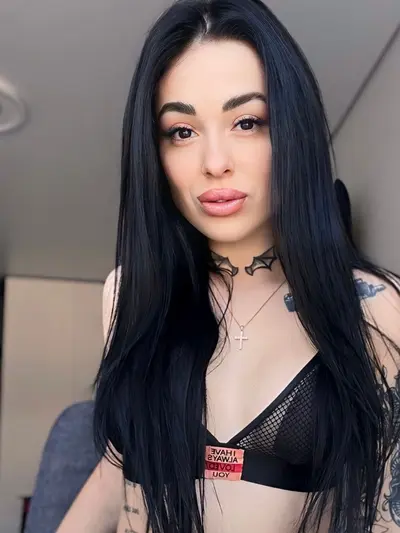 Leila with a sassy attitude (@leila_mrr) OnlyFans profile photo
