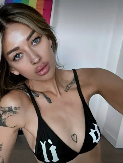 LIA (@liaturnerr) OnlyFans profile photo
