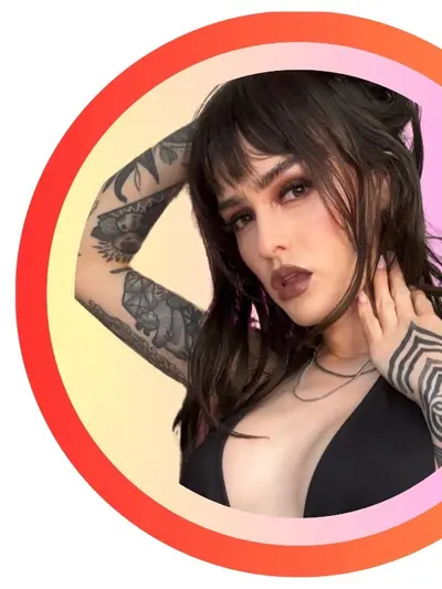 Holly (@littlehollybethfree) OnlyFans profile photo