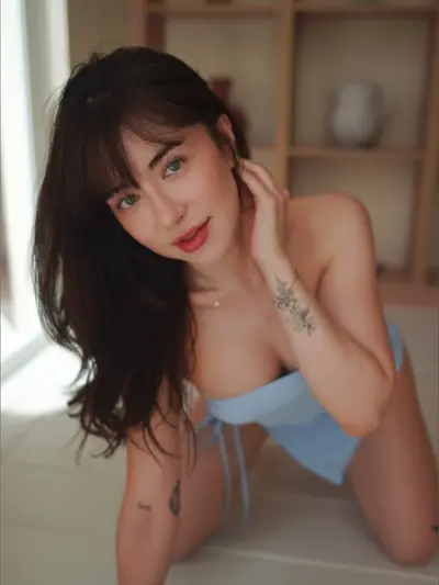 Luna Kisses OnlyFans
