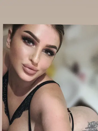 BUSTY_OLIVIA (@olivia_busty) OnlyFans profile photo