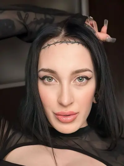 Sarah Black 🖤 OnlyFans