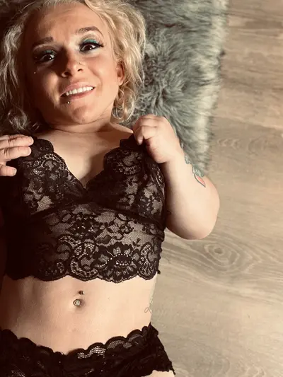Midget stripper XXX sassee cassee OnlyFans
