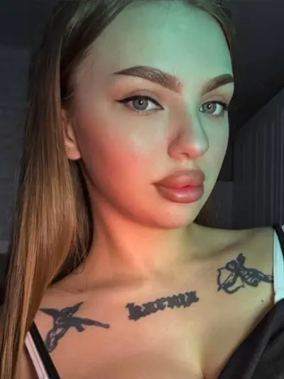 Tiny Ellie ๐ OnlyFans