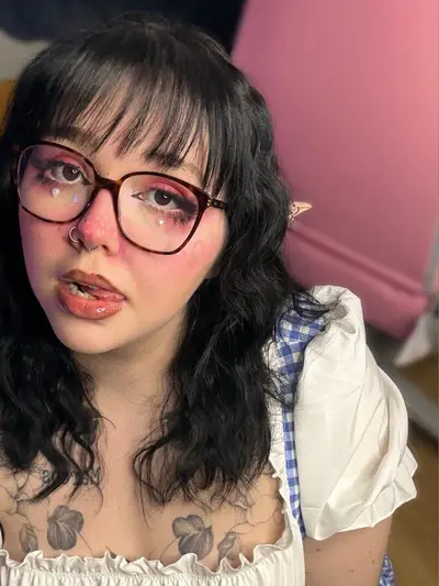 Alice geeky mommy (@youralicecook) OnlyFans profile photo